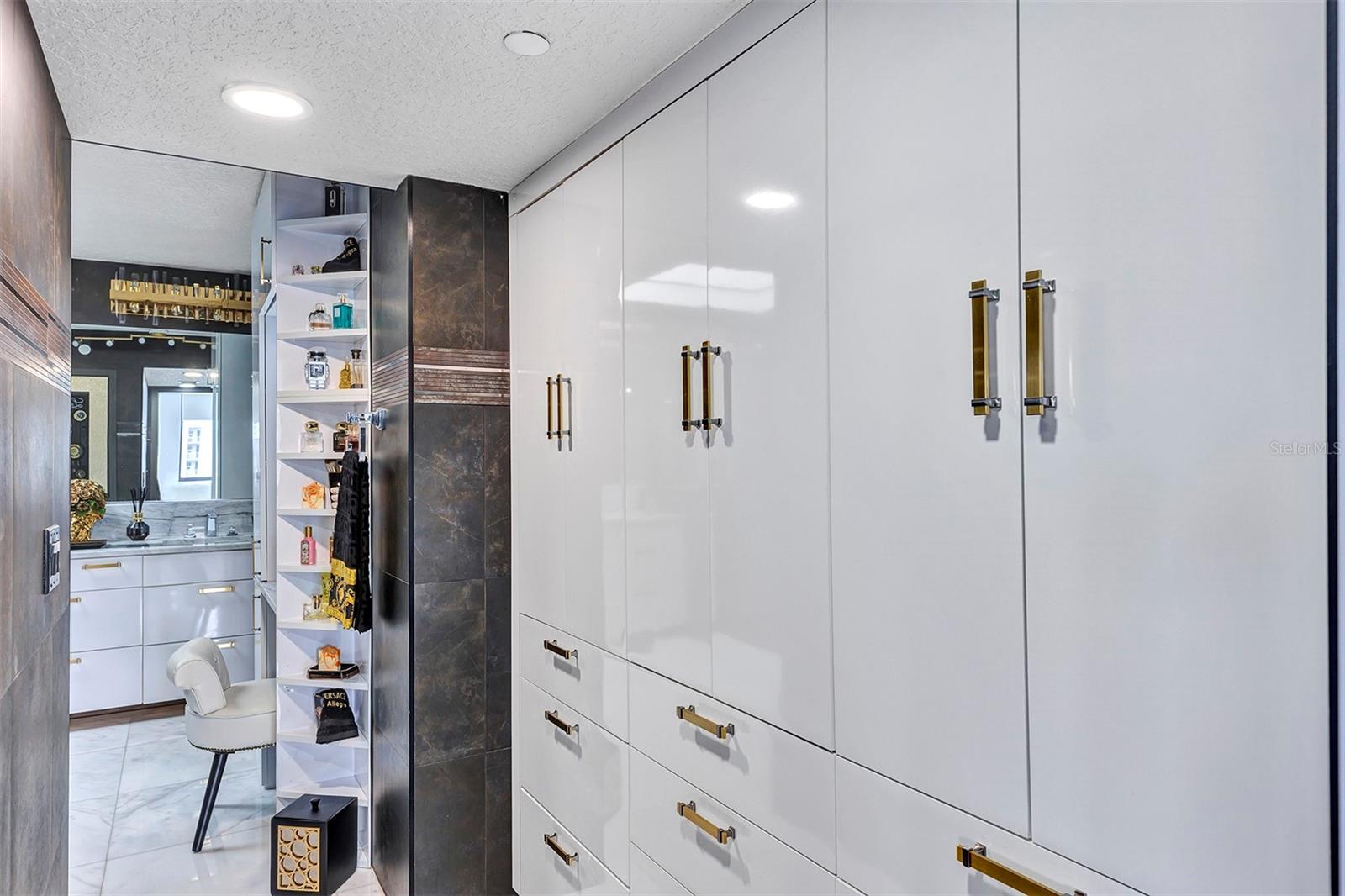 530 EAST CENTRAL CONDO - Residential Lease