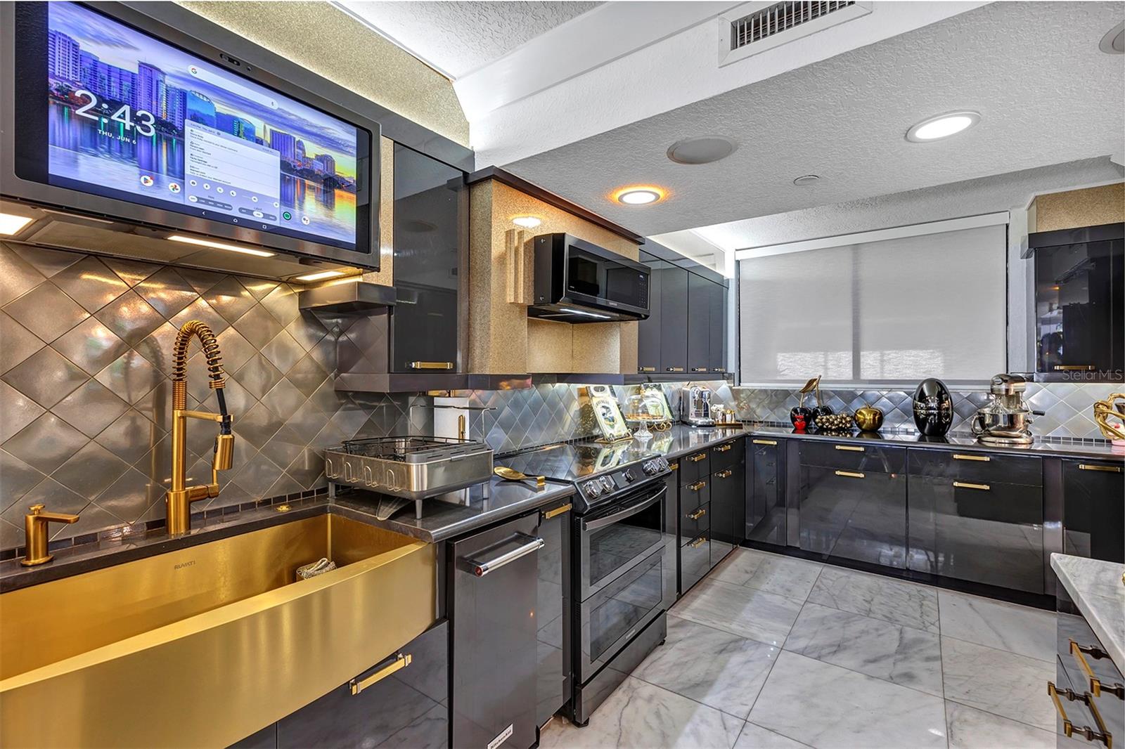 530 EAST CENTRAL CONDO - Residential Lease