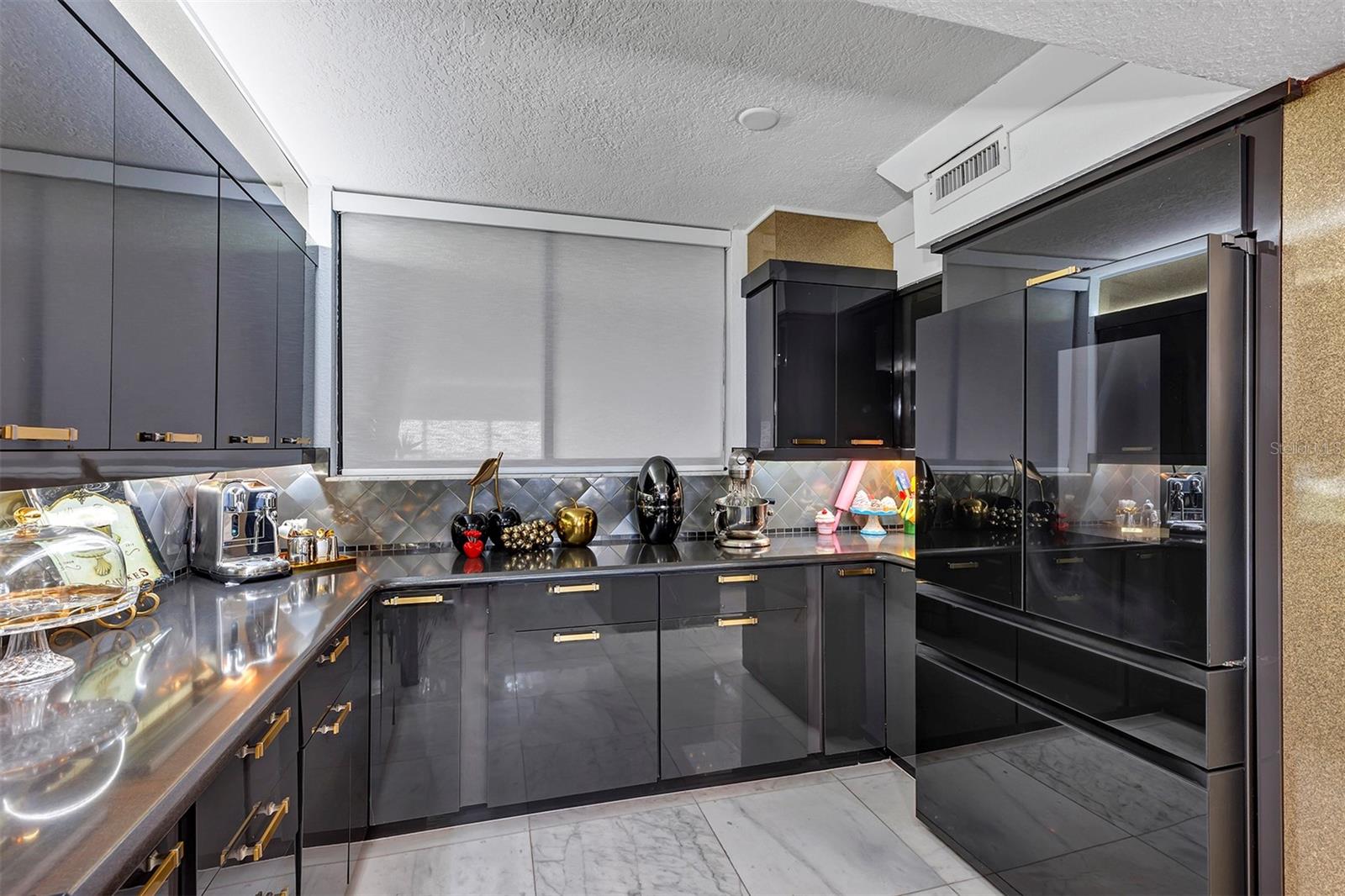 530 EAST CENTRAL CONDO - Residential Lease