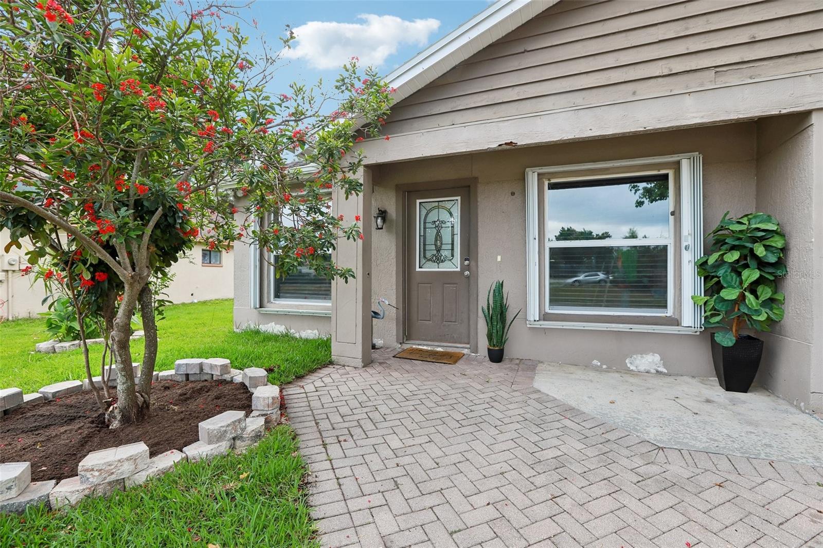 1525 KESTREL WAY