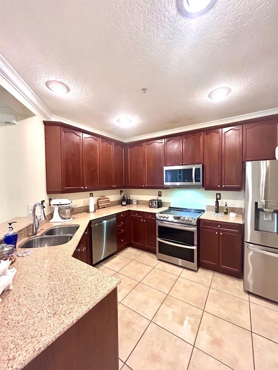 LAKESIDE/LKS/WINDERMERE - Residential Lease