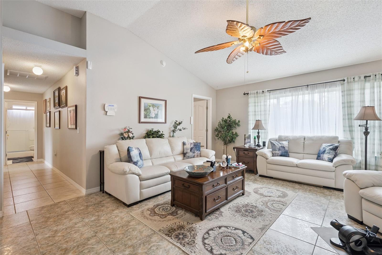 2563 SHEFFIELD DRIVE