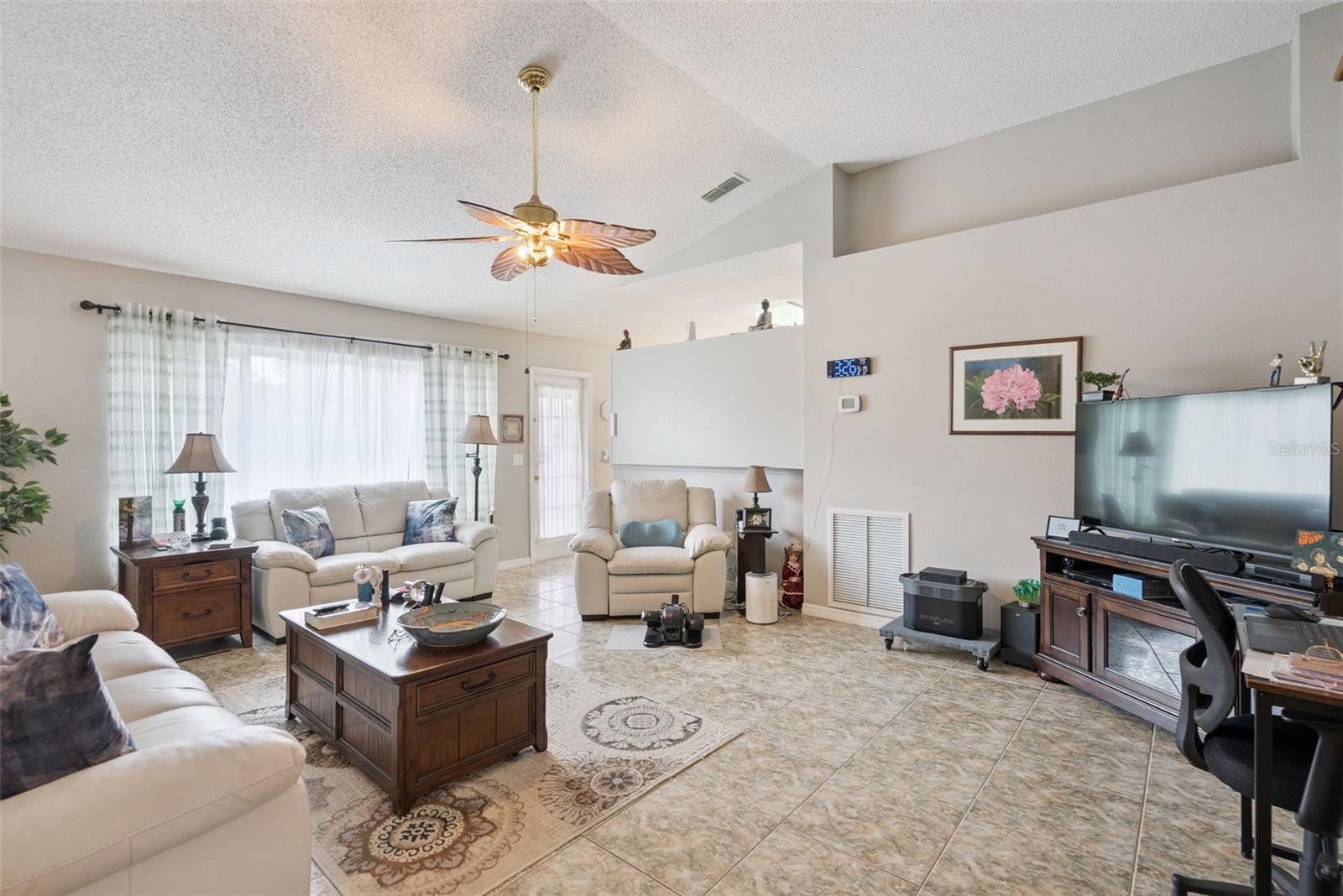 2563 SHEFFIELD DRIVE