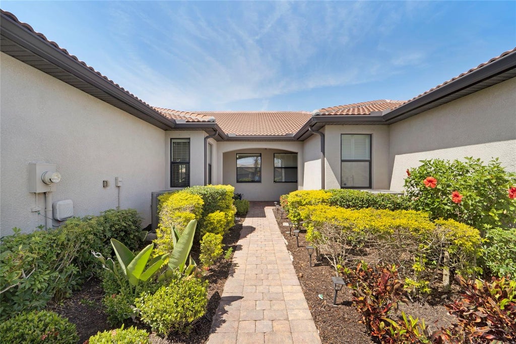 Photo of 13908 Alafaya Street, Venice, FL 34293 (MLS # N6145182)