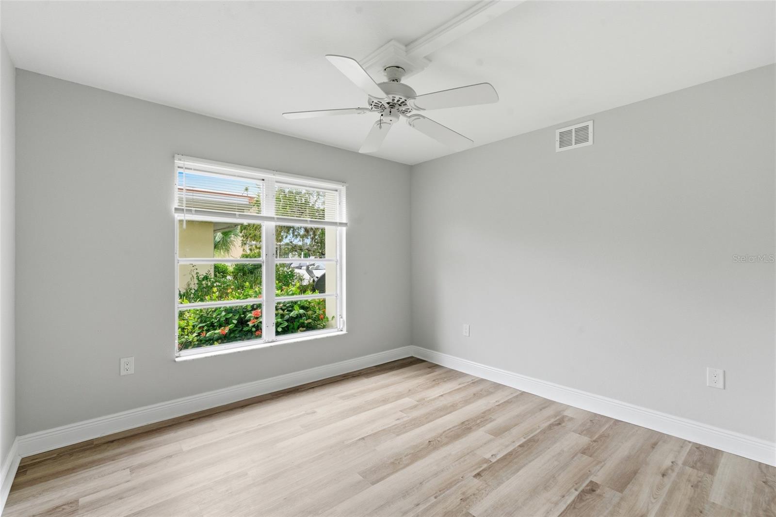 OXFORD HOUSE - Residential