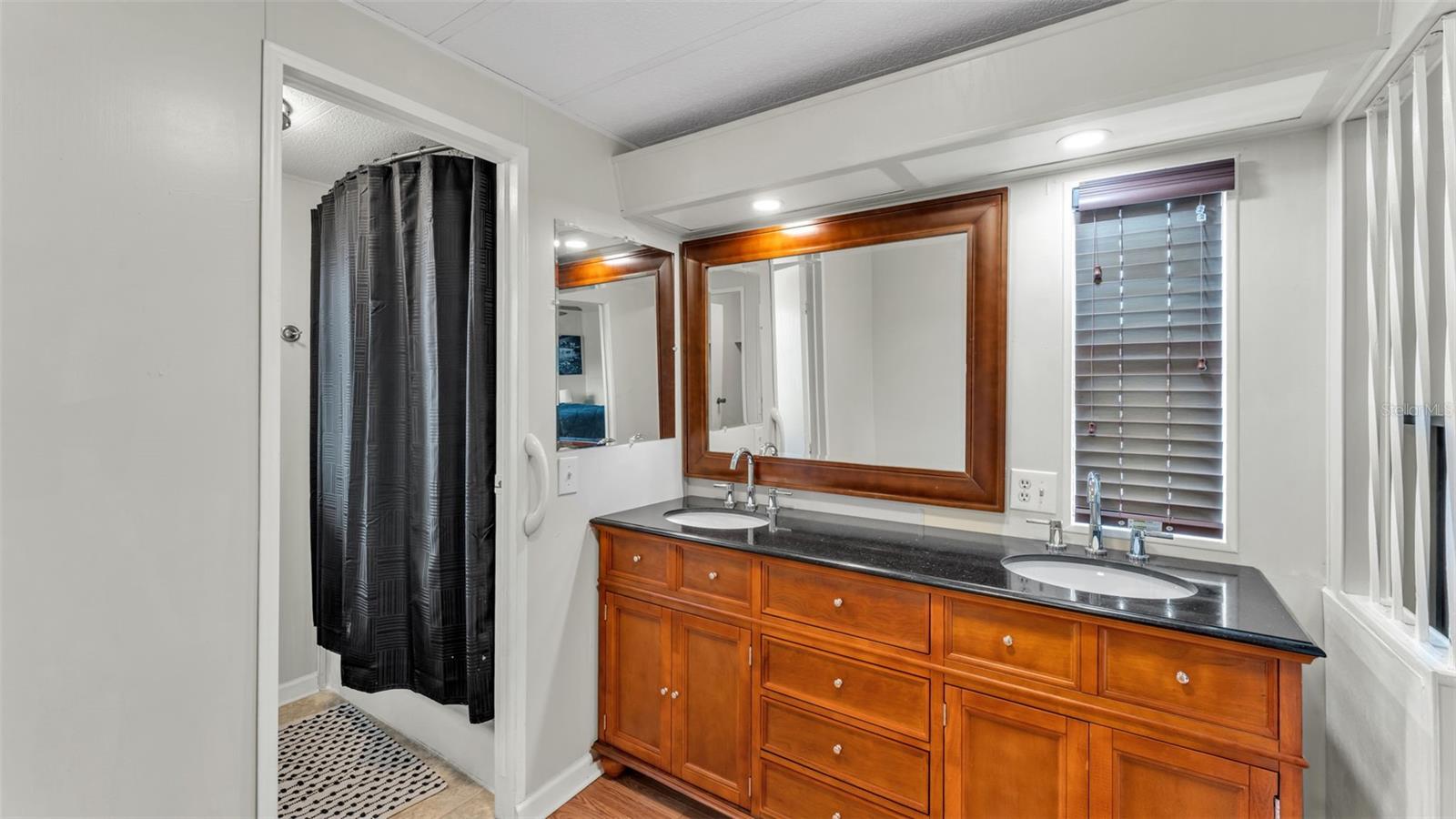 LAKESIDE HILLS ESTATES - Residential