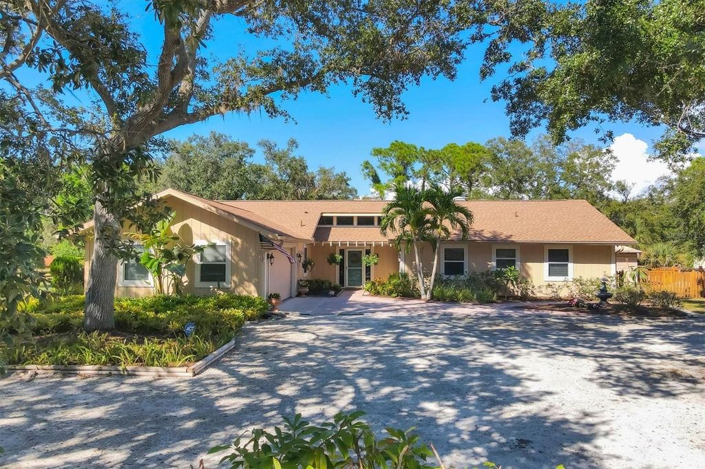 Photo of 2521 Northway Drive, Venice, FL 34292 (MLS # D6144349)