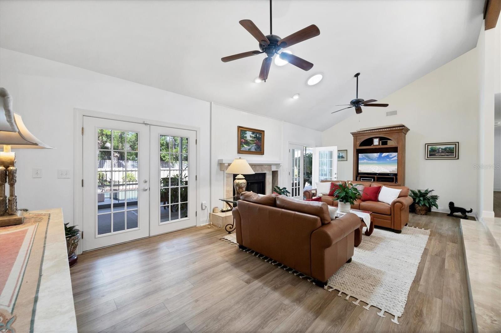 VENICE ACRES - Residential
