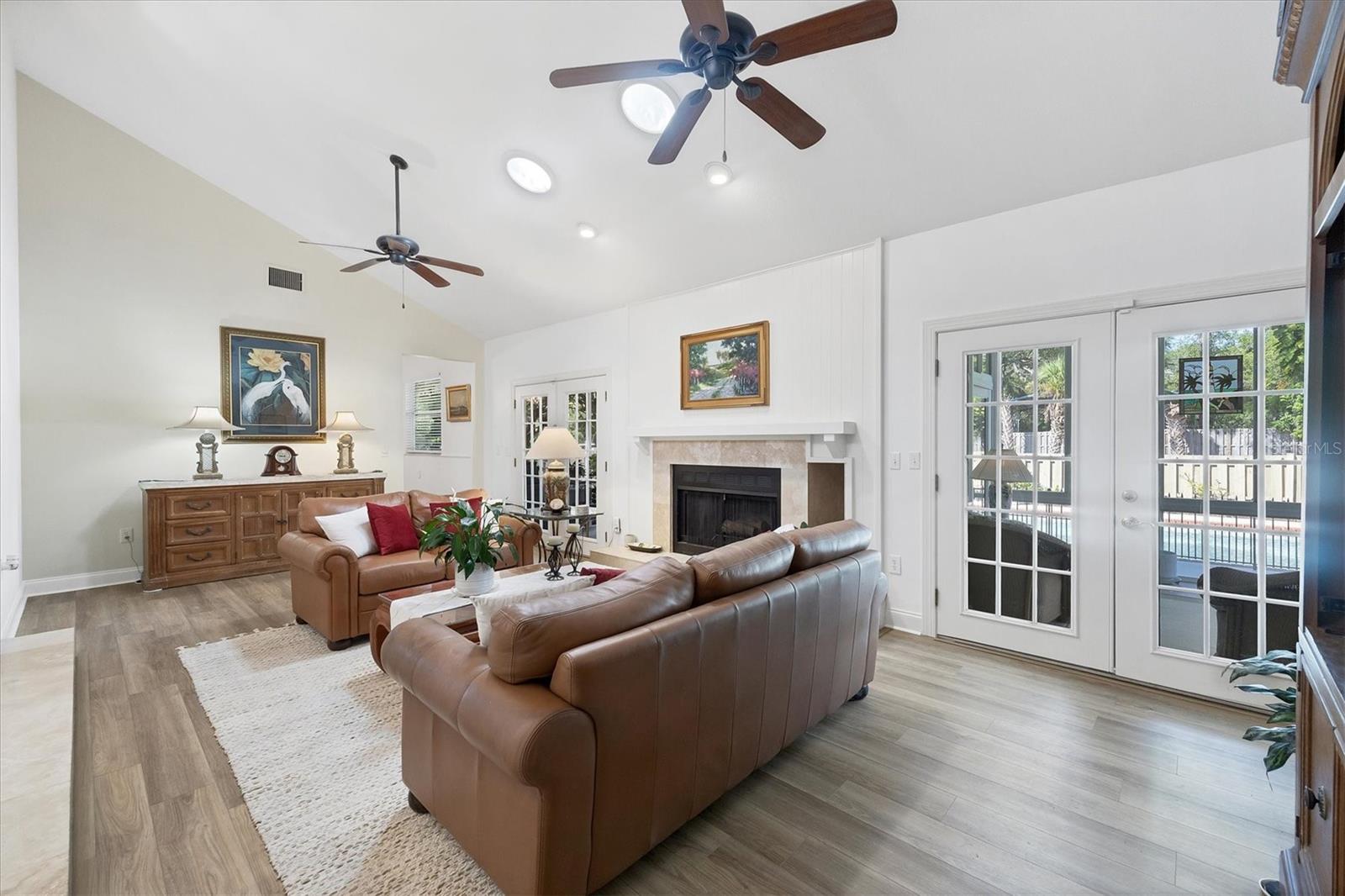 VENICE ACRES - Residential