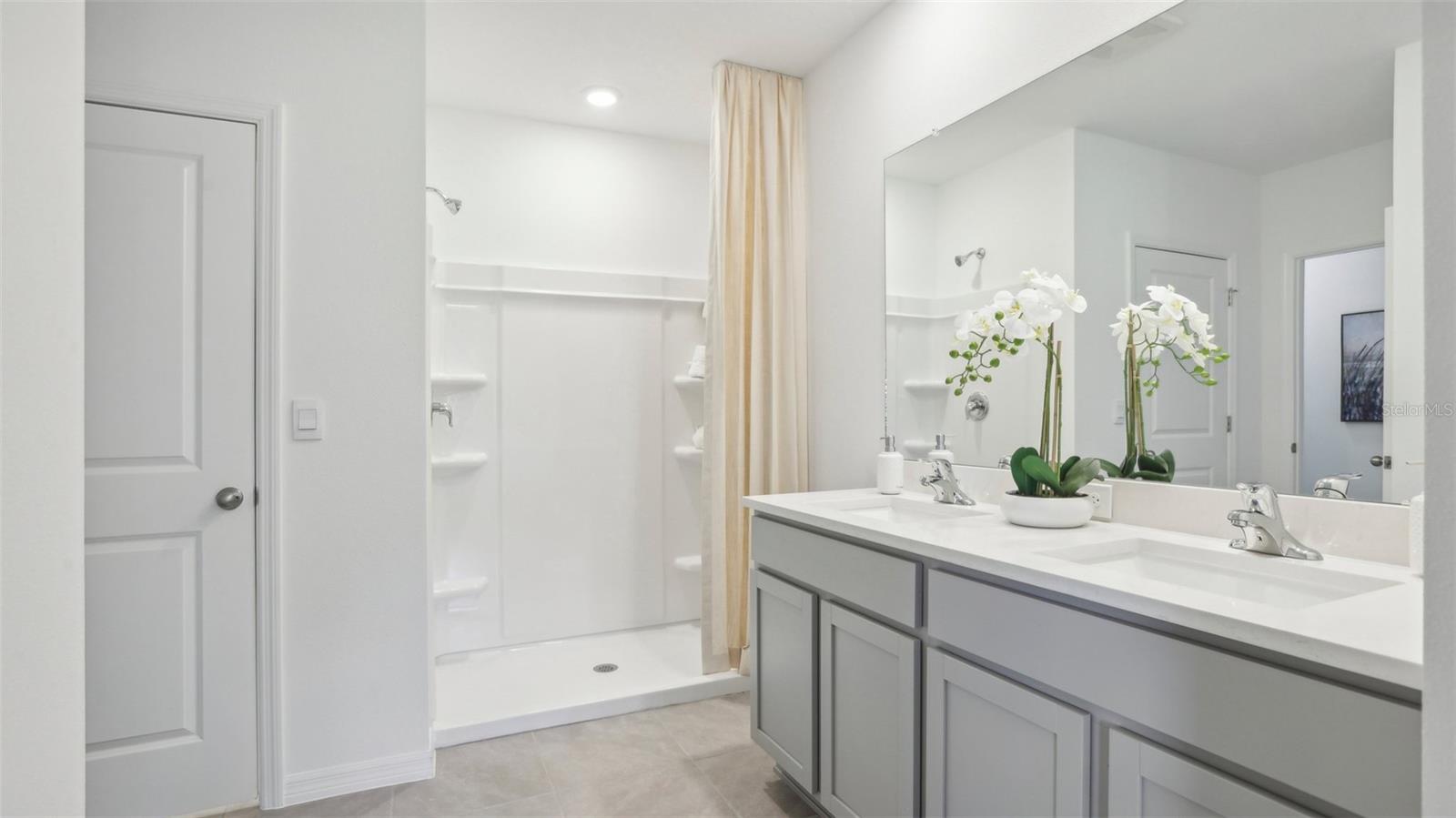 OAKFIELD LAKES - Residential