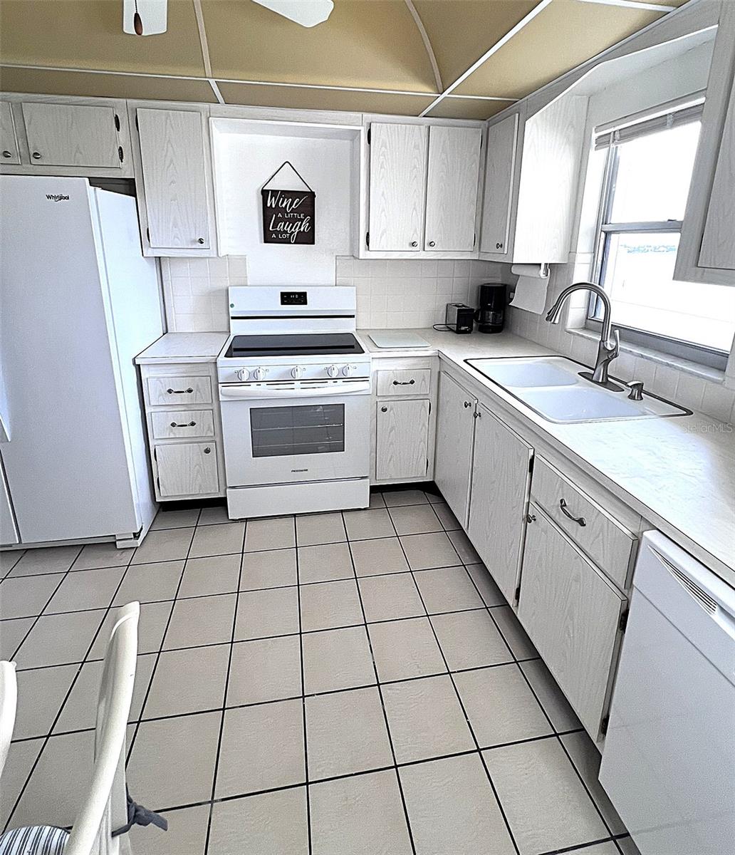 4775 COVE CIRCLE 1006