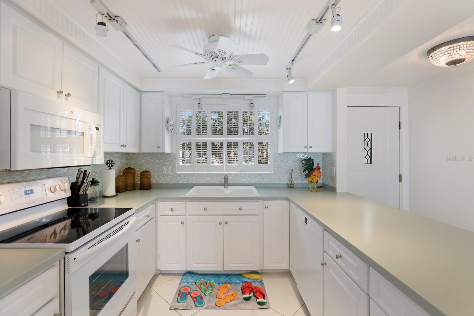 SPANISH MAIN YACHT CLUB CONDO - Residential Lease