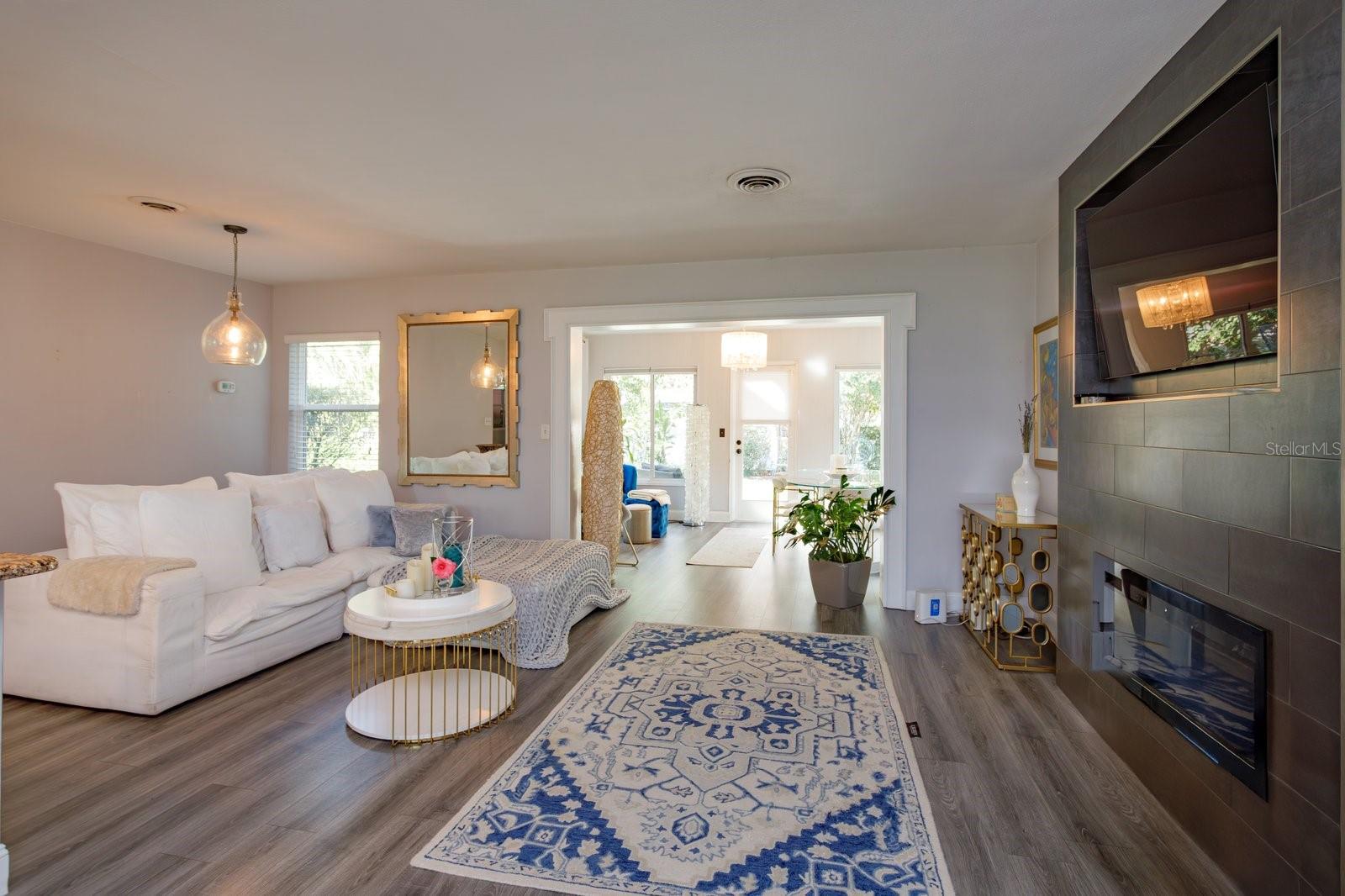 DOVER SHORES SEVENTH ADD - Residential