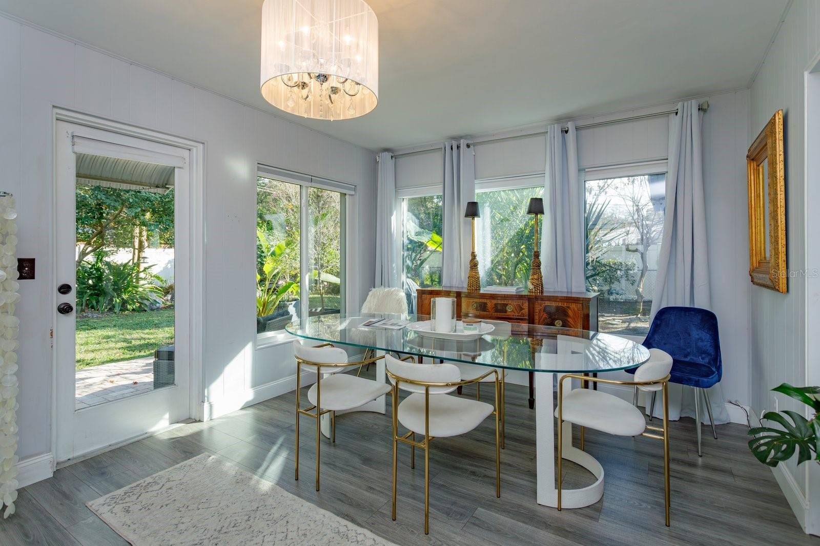 DOVER SHORES SEVENTH ADD - Residential