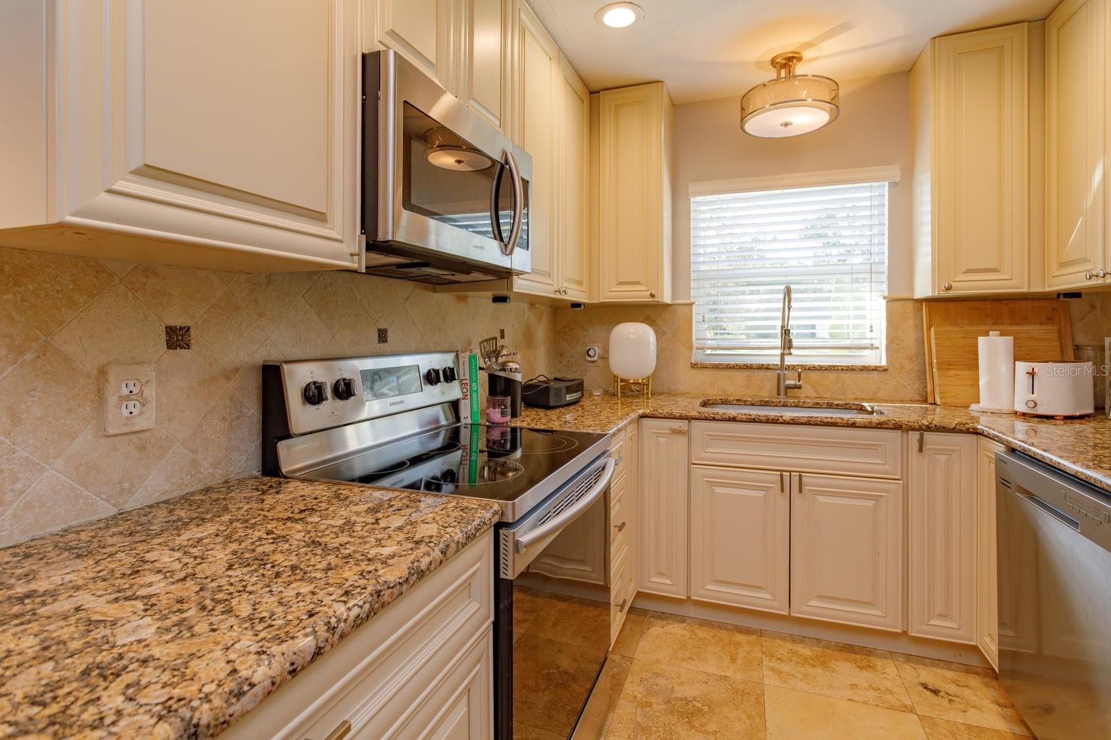 DOVER SHORES SEVENTH ADD - Residential