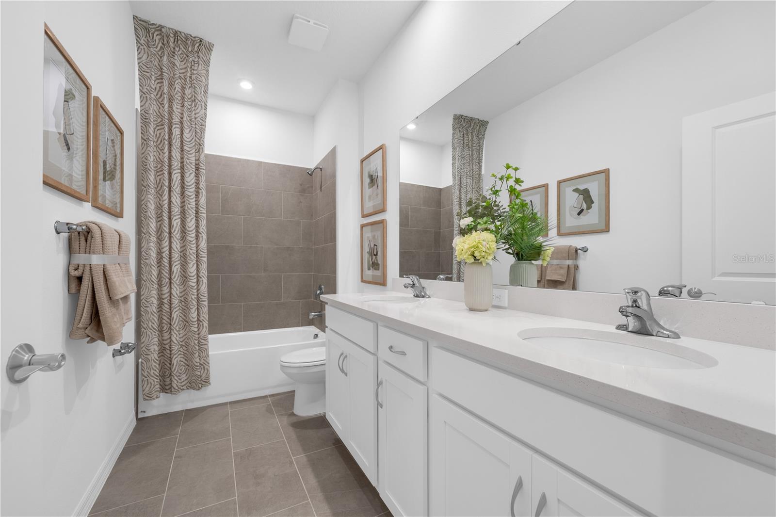 GROVES AT GRAND ISLAND - Residential