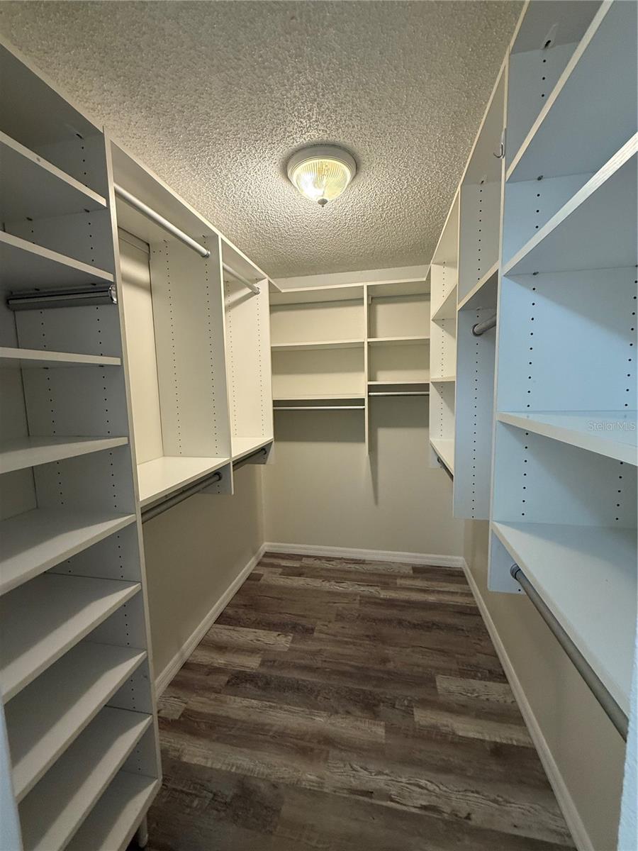COUNTRY LAKE CONDO PH 01 - Residential