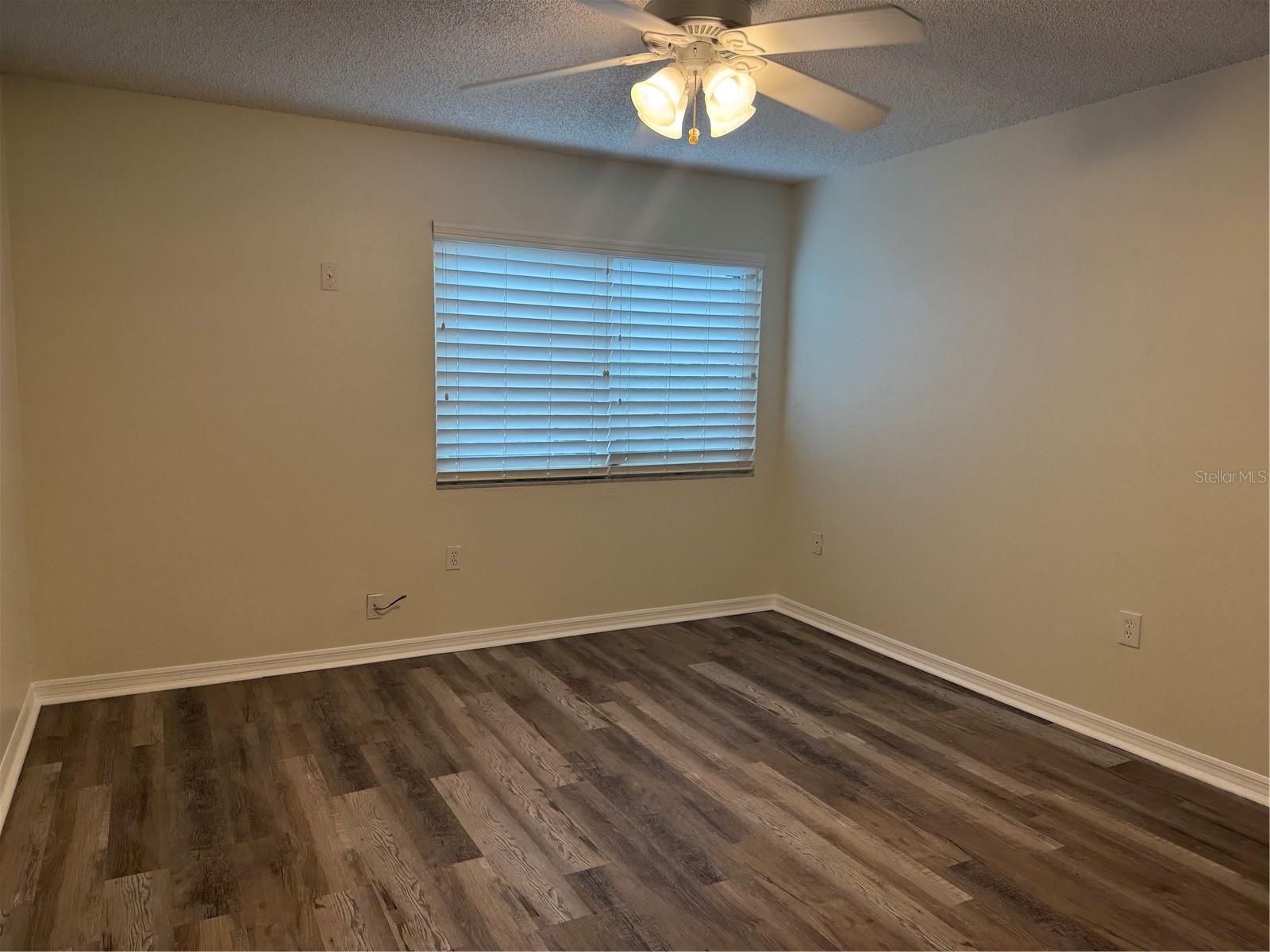 COUNTRY LAKE CONDO PH 01 - Residential
