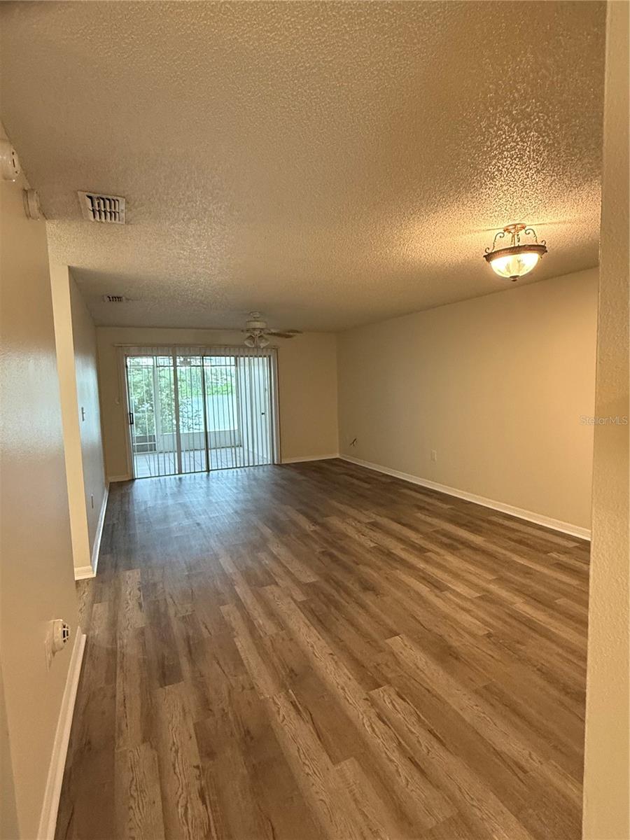 COUNTRY LAKE CONDO PH 01 - Residential