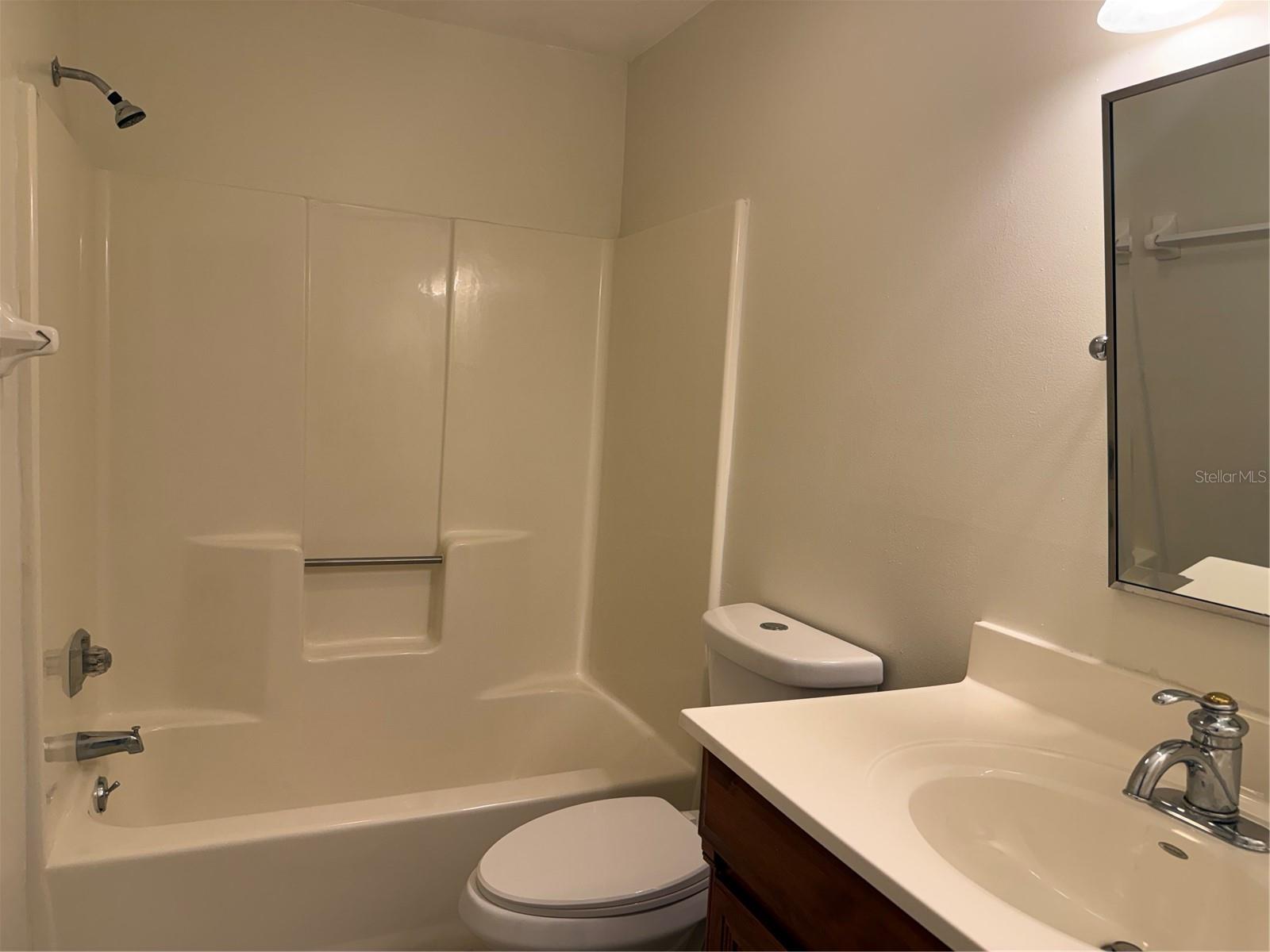 COUNTRY LAKE CONDO PH 01 - Residential