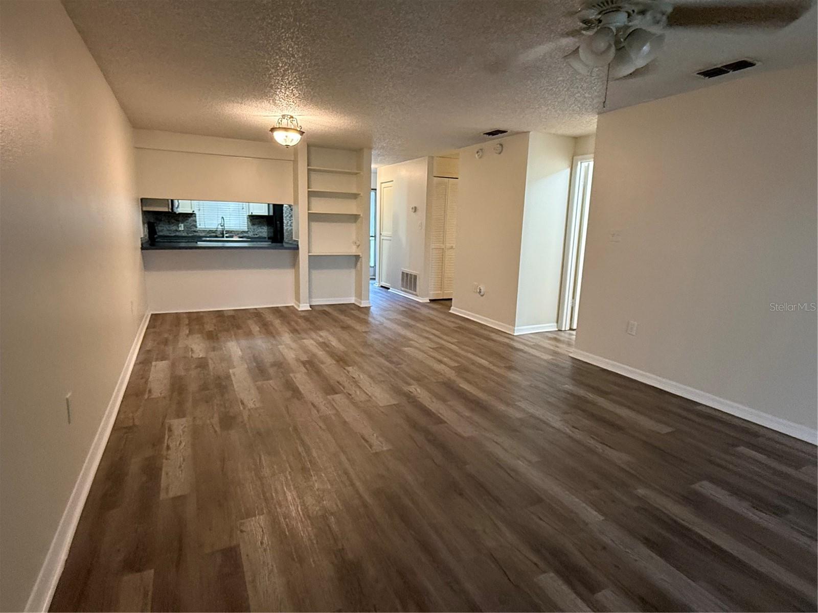 COUNTRY LAKE CONDO PH 01 - Residential