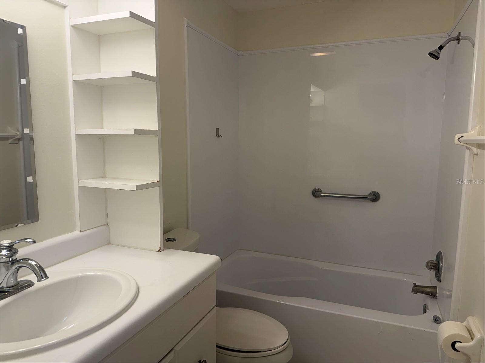 COUNTRY LAKE CONDO PH 01 - Residential