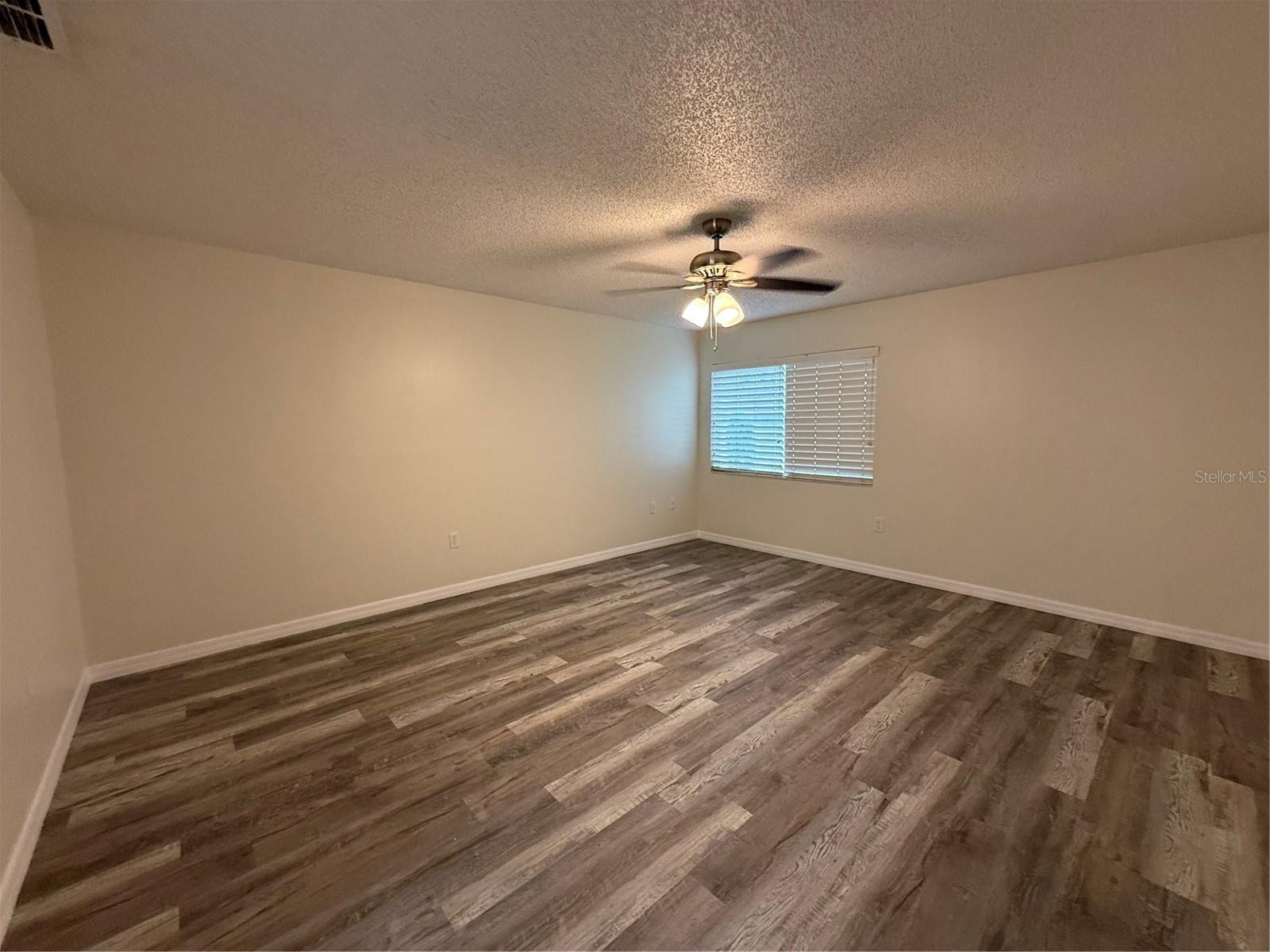 COUNTRY LAKE CONDO PH 01 - Residential