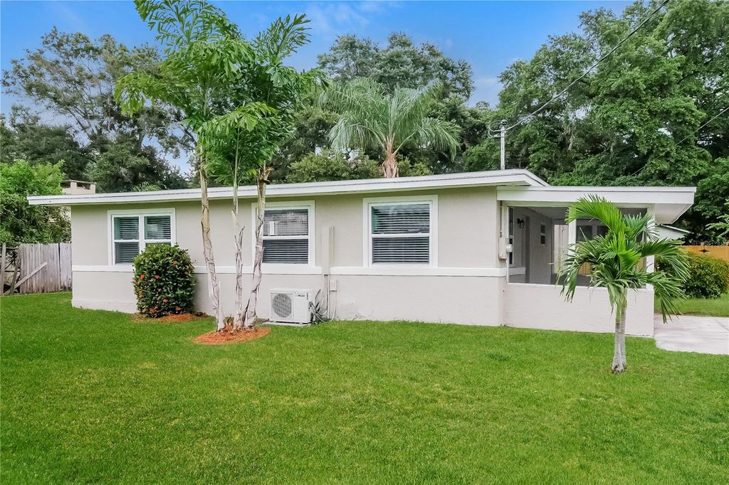 Photo of 1909 Glen Echo Lane, Clearwater, FL 33760 (MLS # TB8460224)