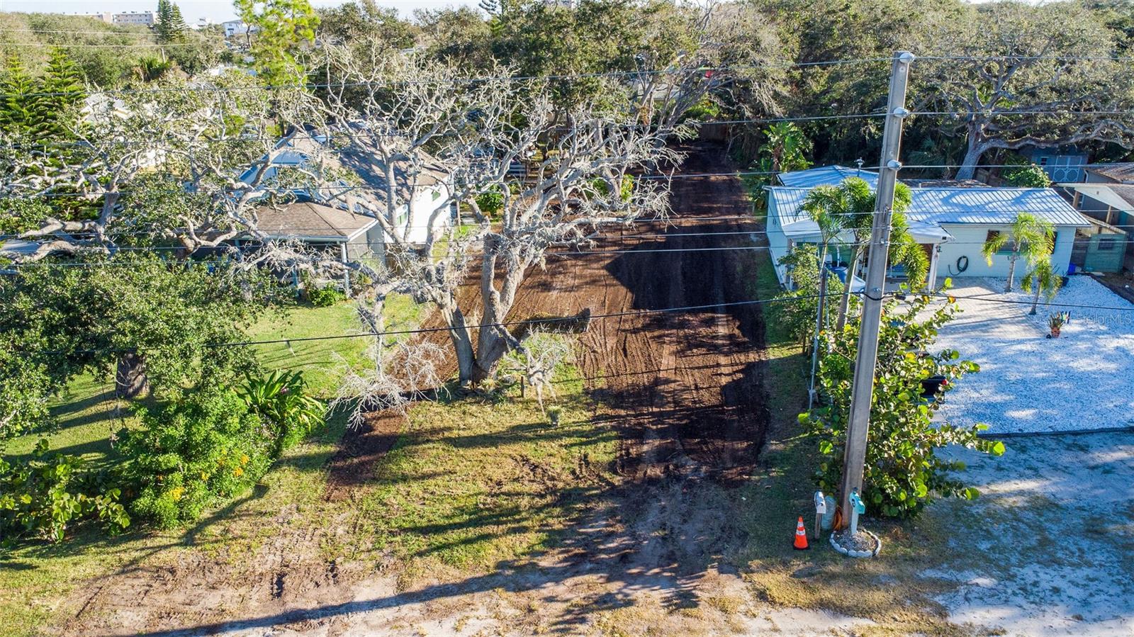 2803 SAXON DRIVE
