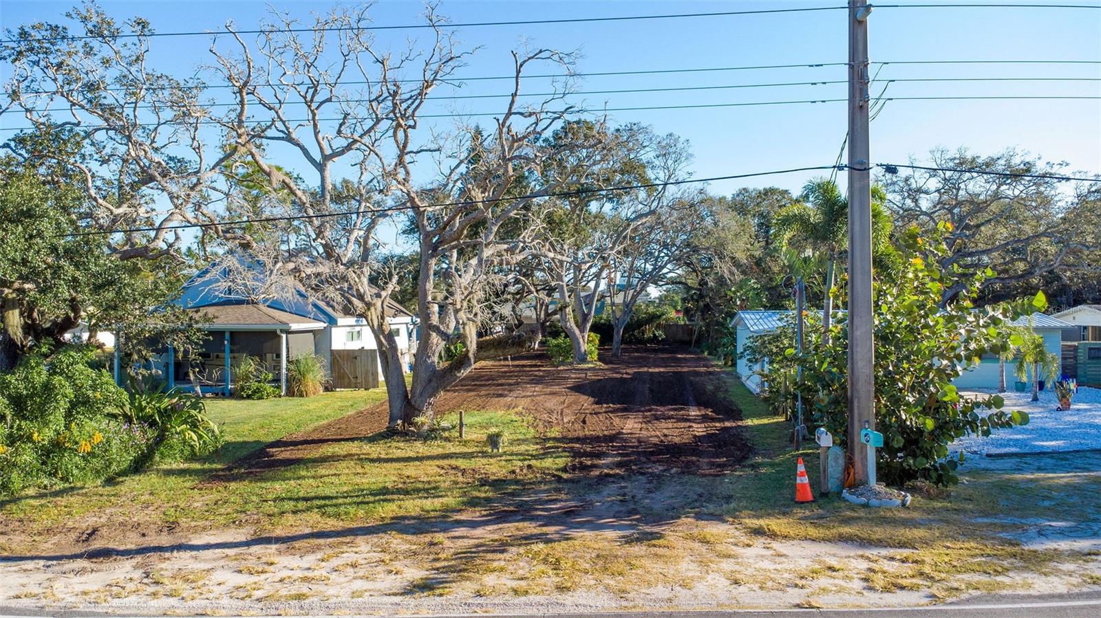 2803 SAXON DRIVE