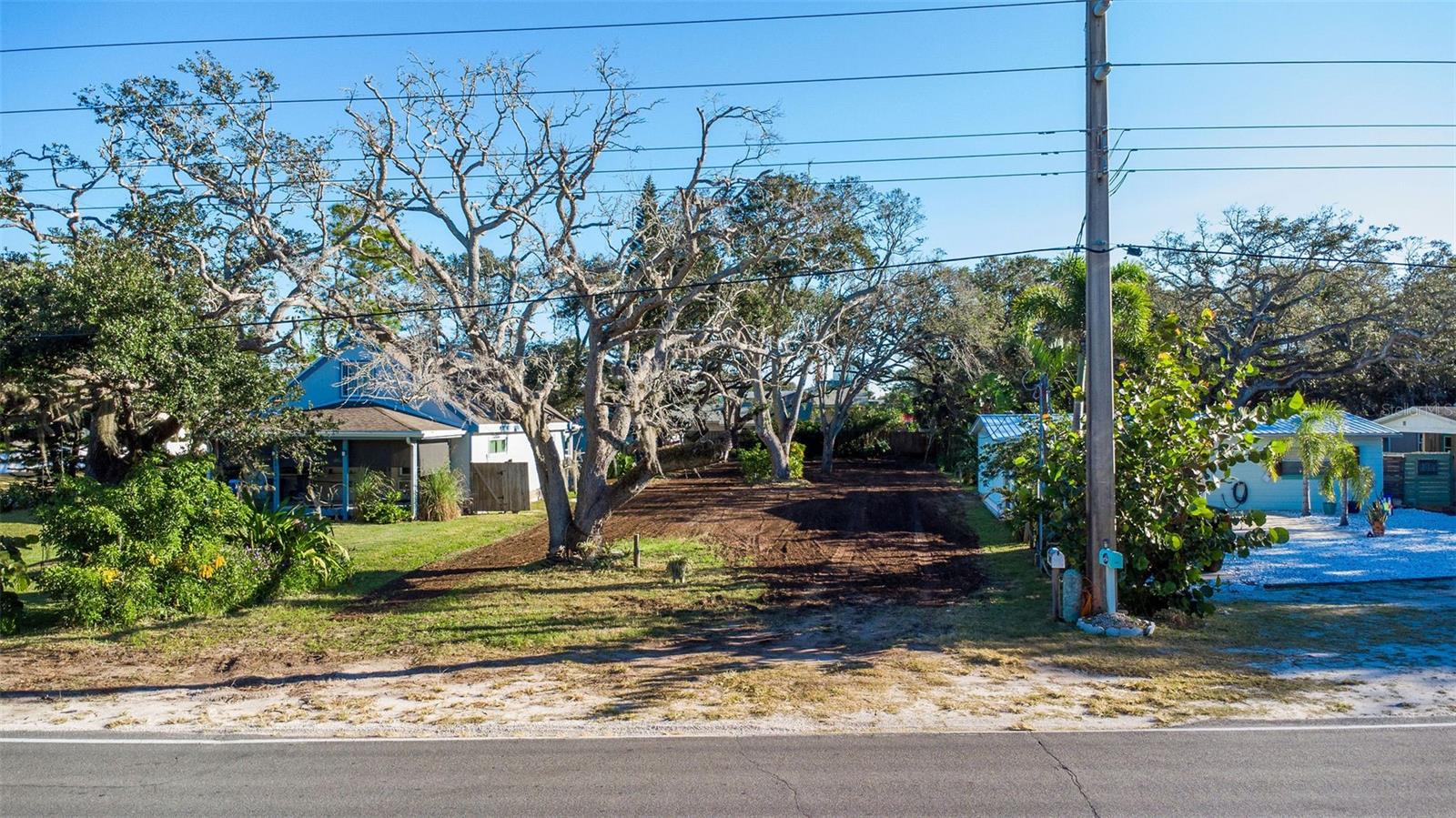 2803 SAXON DRIVE