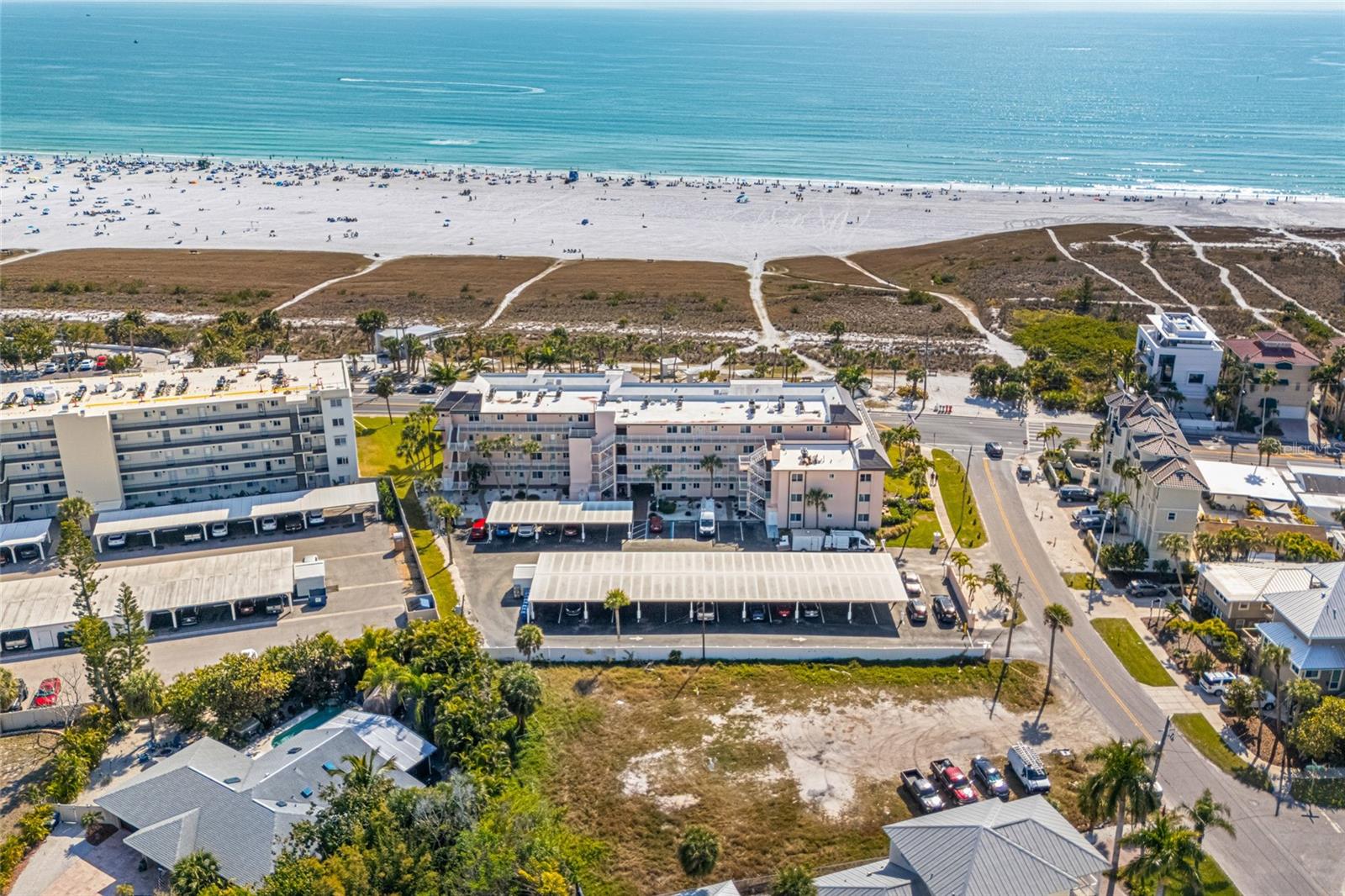 SUNSET ROYALE - Residential