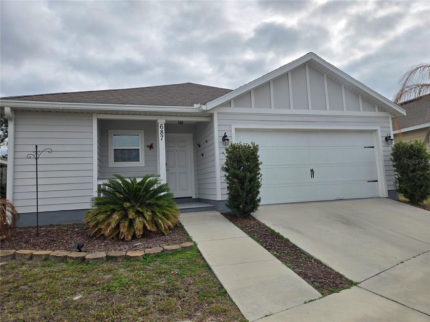 Newberry – Beautiful 3BR/2BA Patio Home with Open Split Floor Plan.This charming 3-bedroom, 2-bath patio home features a spacious open split floor plan designed for comfortable living. The large kitchen has stainless steel appliances, granite countertops, a serving bar, and a walk-in pantry.
The spacious living room has luxury vinyl plank flooring that flows seamlessly throughout the main living areas and bedrooms, offering both style and durability.
Master bedroom features tray ceilings, a walk-in closet, and a master bathroom with dual vanities, granite countertops, tiled flooring, and a walk-in shower.
Both guest bedrooms include custom-built closet systems, and the home offers an abundance of closet and storage space throughout. The guest bathroom features tiled flooring, a single-sink vanity with a granite countertop, and a tub/shower combination. Additional highlights include a large laundry/utility room with washer and dryer hookups, a covered front porch with decorative tile, a two-car garage, and a fully fenced backyard with a covered patio — ideal for relaxing or entertaining outdoors. Conveniently located within walking distance to Oak View Middle School, Newberry Elementary, and Newberry High School.

**Renter's insurance required**

**THIS IS TENANT PLACEMENT WATSON DOES NOT MANAGE**