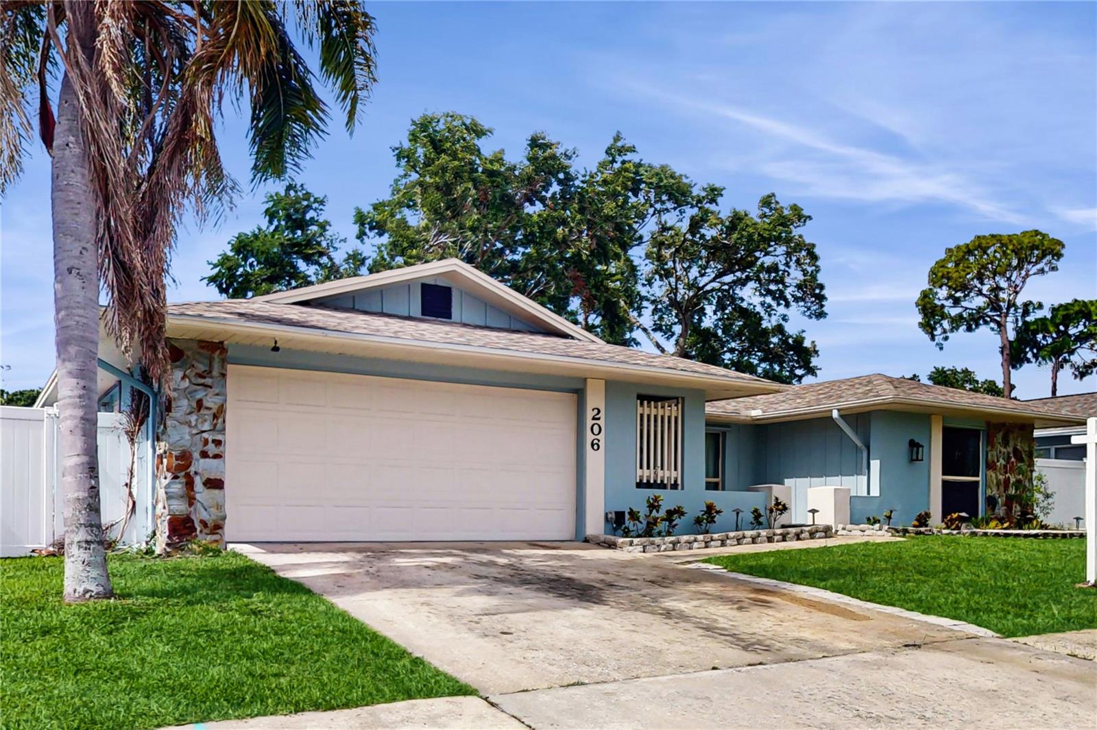 206 HILLCREST DRIVE