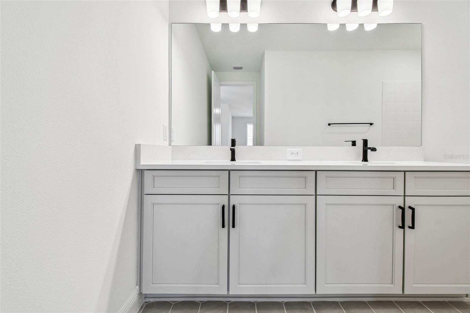 CREEKS EDGE AT TWIN RIVERS - Residential