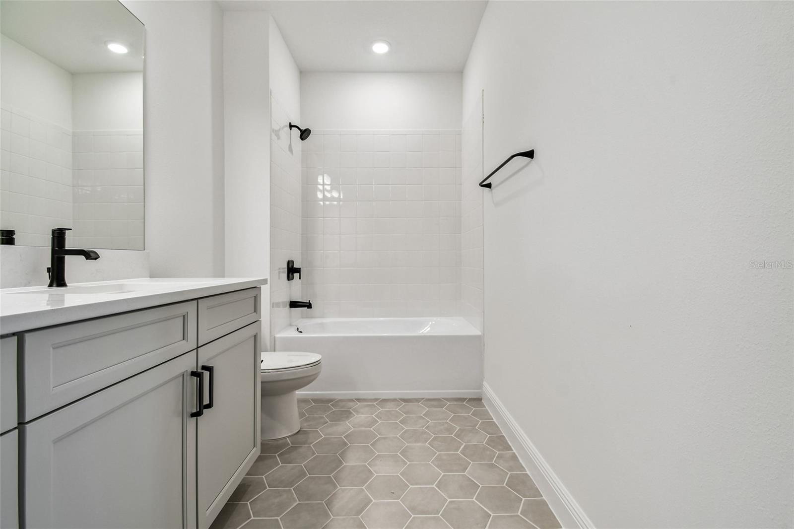 CREEKS EDGE AT TWIN RIVERS - Residential