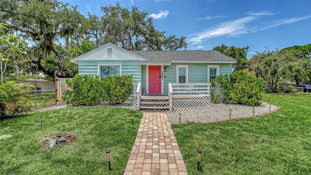Photo of 1507 10th Avenue W, Palmetto, FL 34221 (MLS # A4700146)