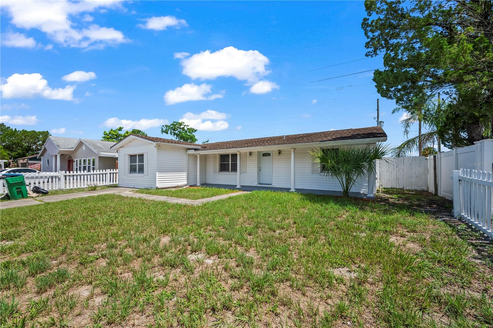 405 N HAWTHORN CIRCLE