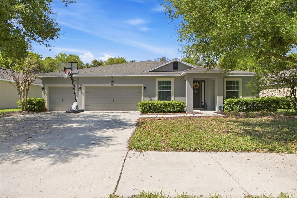 Photo of 565 Morgan Wood Drive, Deland, FL 32724 (MLS # V4948005)