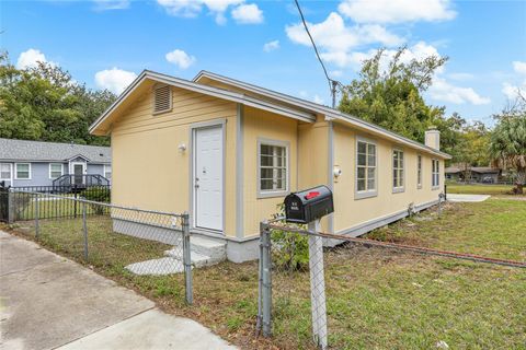 Photo of 2203 NE 8th Avenue, Gainesville, FL 32641 (MLS # GC535912)