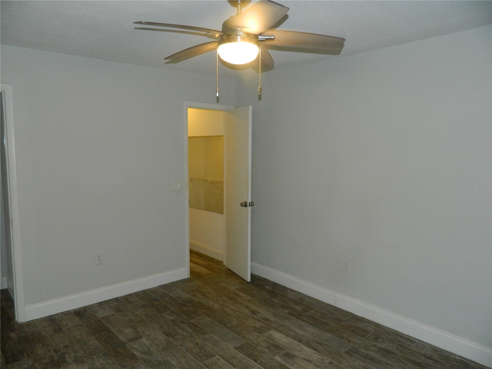 LAKEVIEW CONDO 01 - Residential Lease
