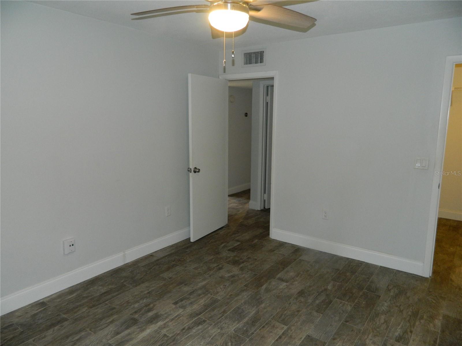 LAKEVIEW CONDO 01 - Residential Lease