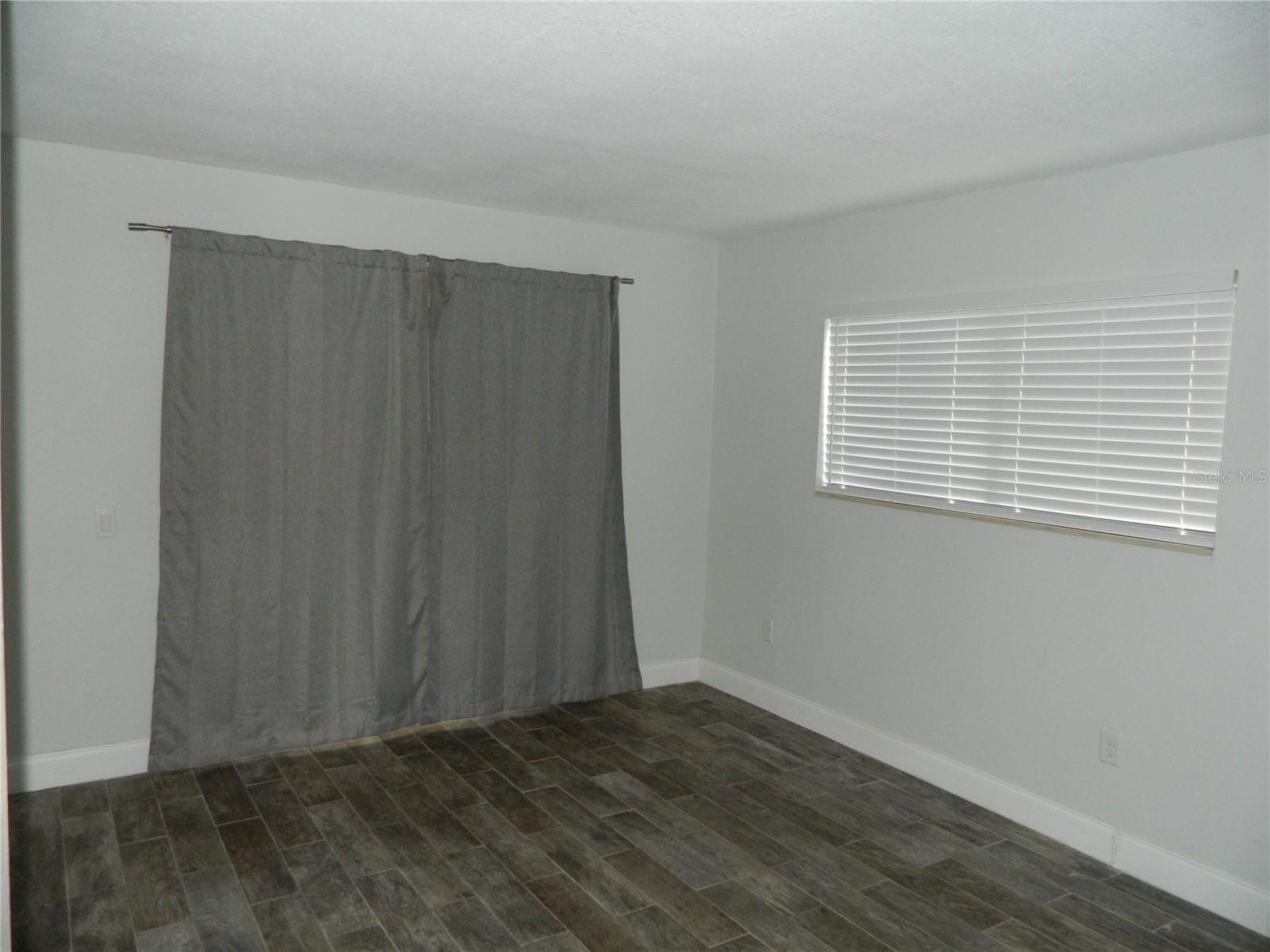 LAKEVIEW CONDO 01 - Residential Lease
