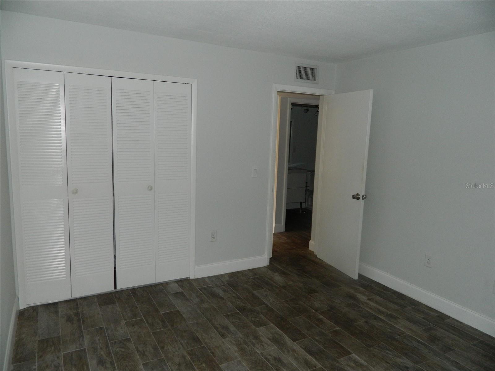 LAKEVIEW CONDO 01 - Residential Lease
