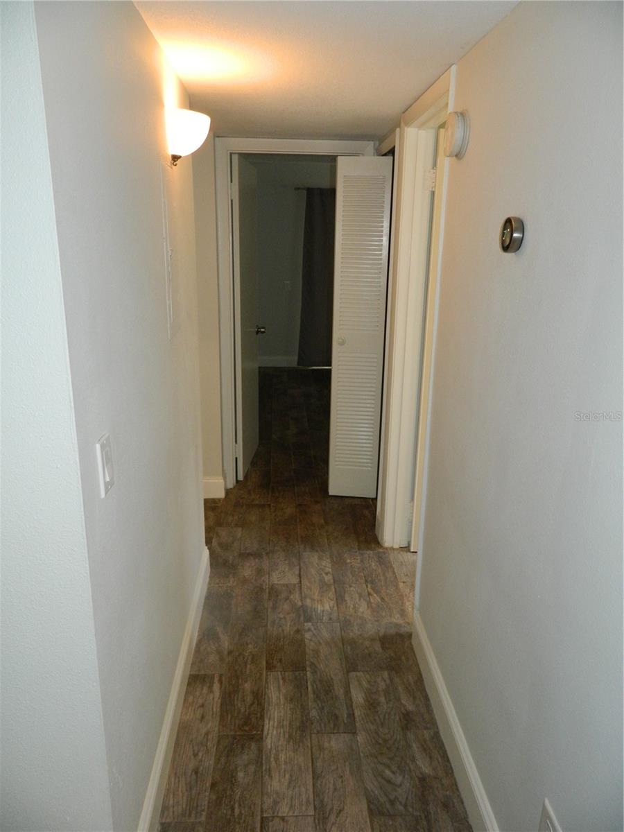 LAKEVIEW CONDO 01 - Residential Lease