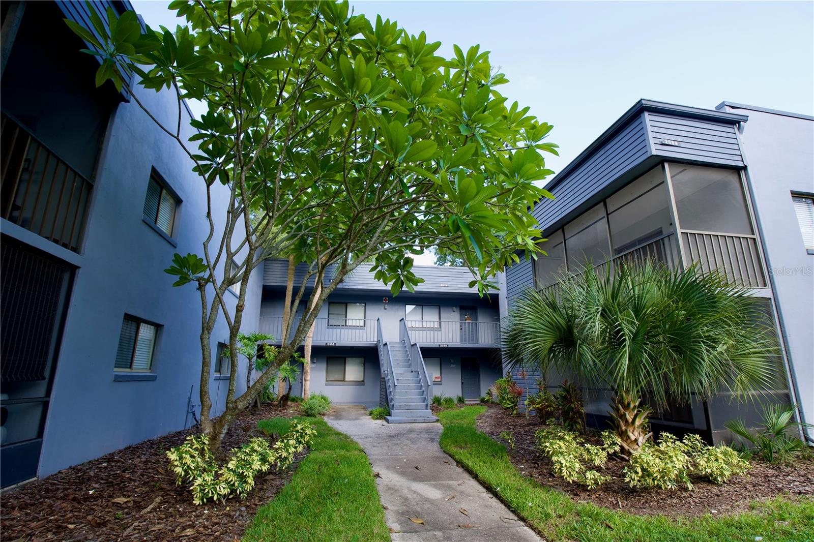 LAKEVIEW CONDO 01 - Residential Lease