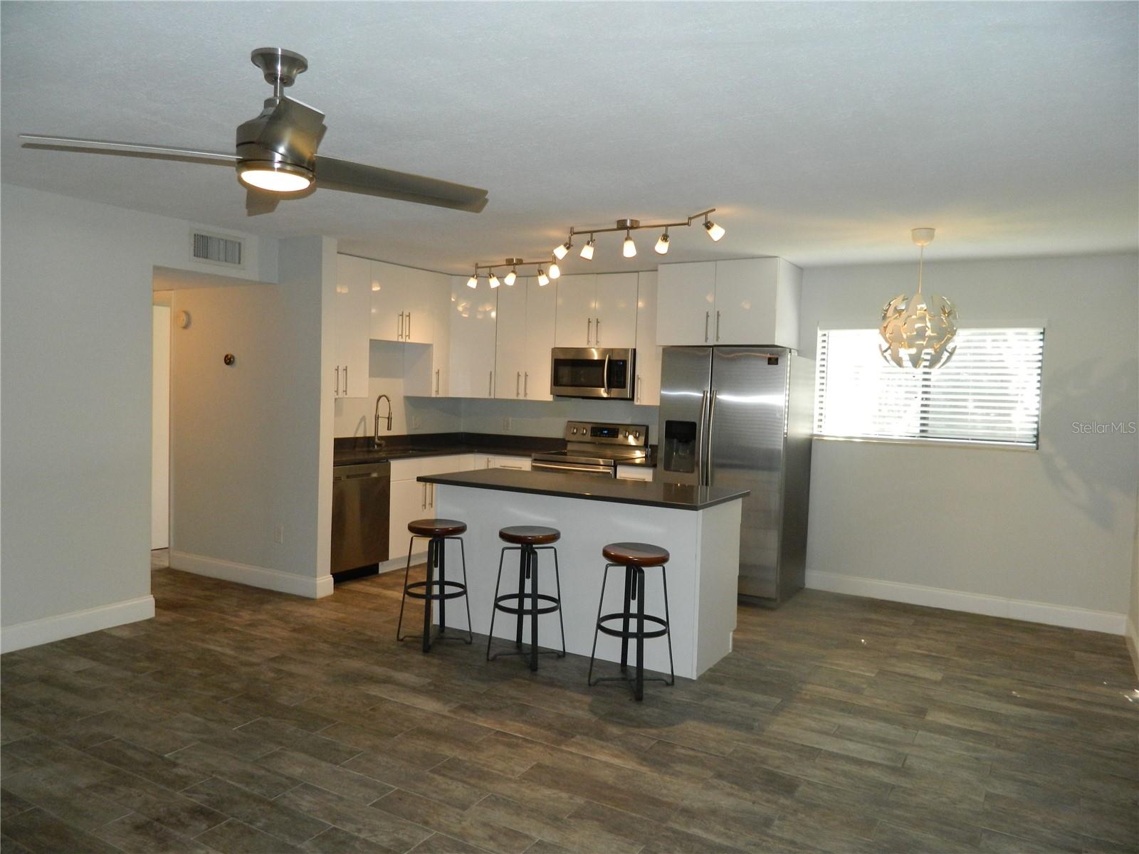 LAKEVIEW CONDO 01 - Residential Lease