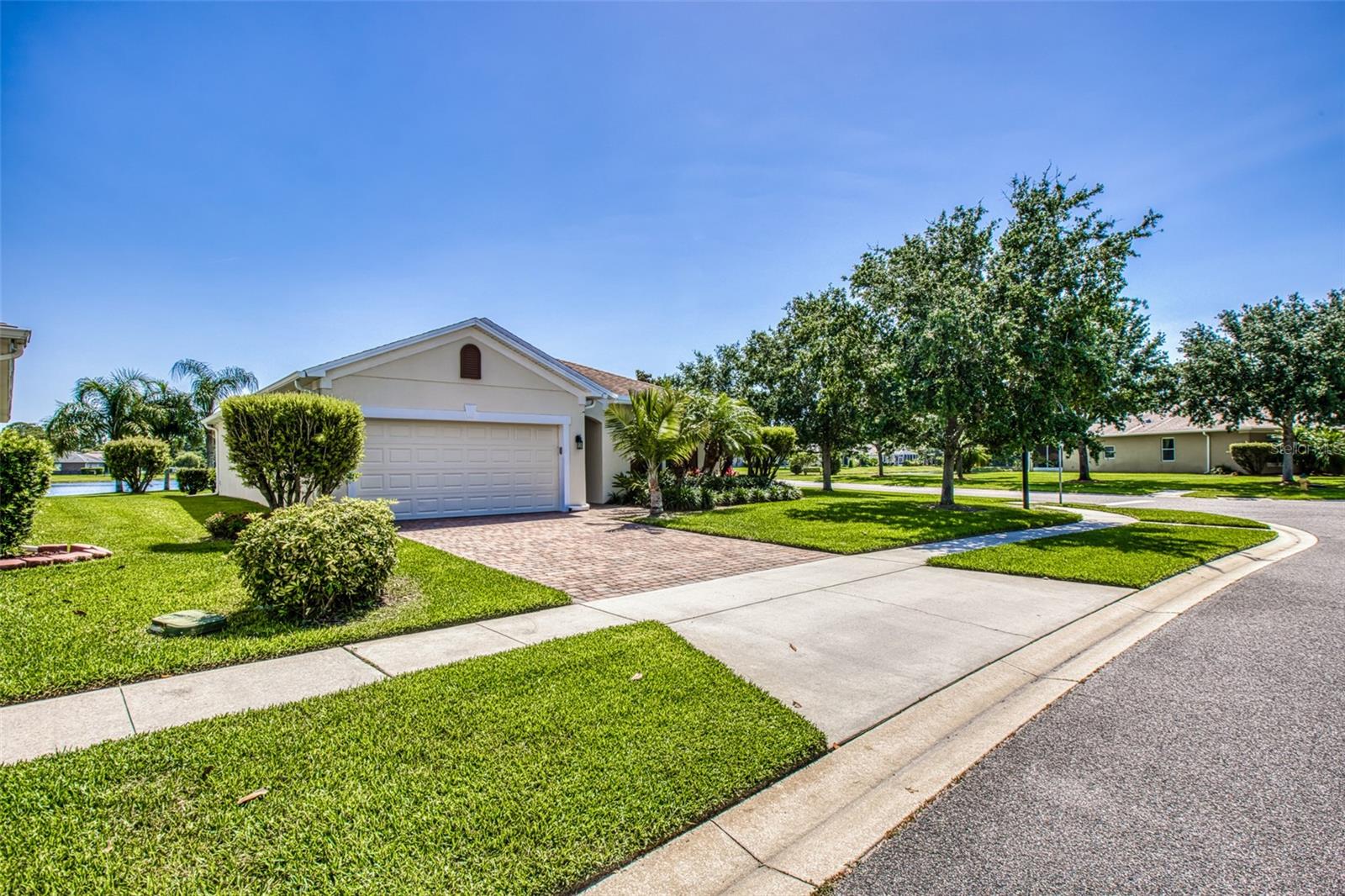 elcome to Oakbrook - Where Comfort Meets Convenience
This sought-after neighborhood offers more than just a home—it's a lifestyle. Residents enjoy access to a private community pier, playground, and picnic area, making it the perfect spot for relaxing or entertaining.
Built in 2014, this beautifully maintained lake-view home sits on a spacious corner lot and boasts serious curb appeal. Inside, you'll find a bright, open floor plan with a split-bedroom layout, designed for both comfort and functionality. The seller upgraded the home during construction with tile flooring throughout—no carpet here.
From the moment you walk in, your eyes are drawn to the serene view of the well-kept community lake, visible from the main living area, dining space, kitchen, and primary bedroom.
Bonus features include walkability to public tennis courts and Horizon Elementary School, plus the extra outdoor space only a corner lot can provide.
Don't miss your chance to own a piece of this