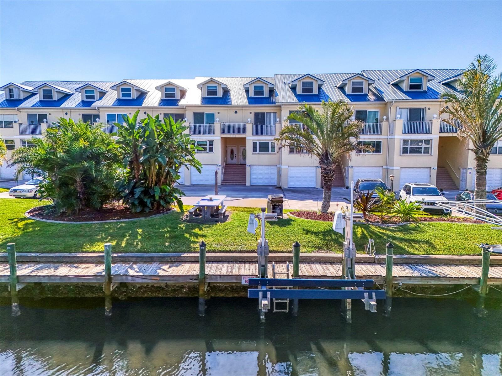 VILLAS AT HARBOUR VILLAGE - Residential