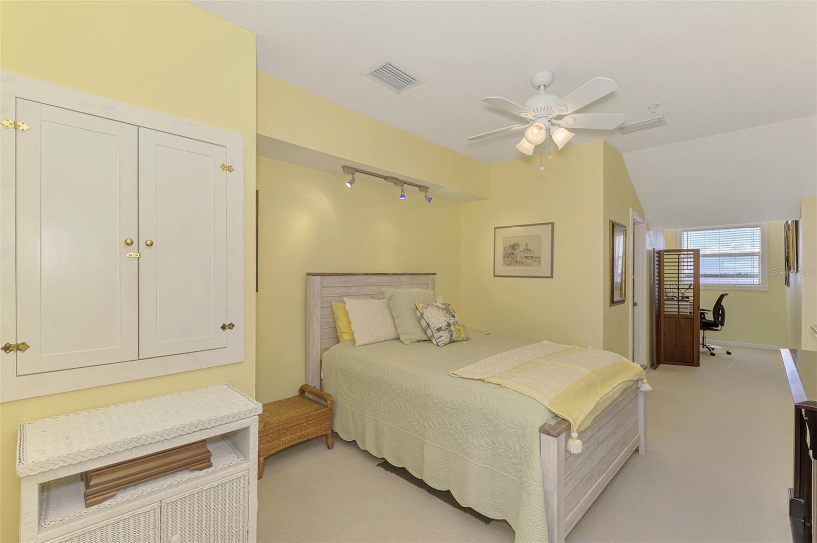 VILLAS AT HARBOUR VILLAGE - Residential